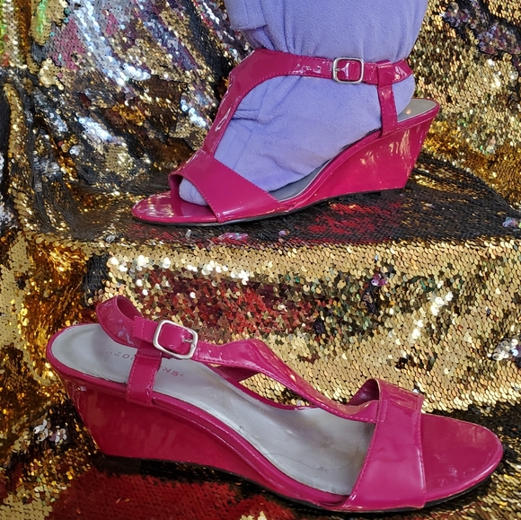 Gently used lived loved comfortable stylish Wedges pillow not included - Picture 2 of 10